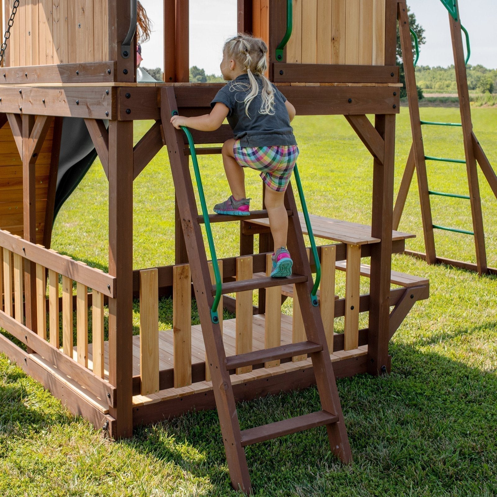 09-Skyfort-with-Vac-Slide-LadderGray-1.jpg