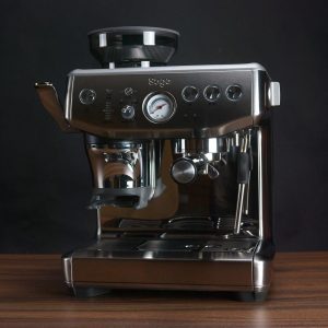 Sage de Barista Express Impress Espressomachine