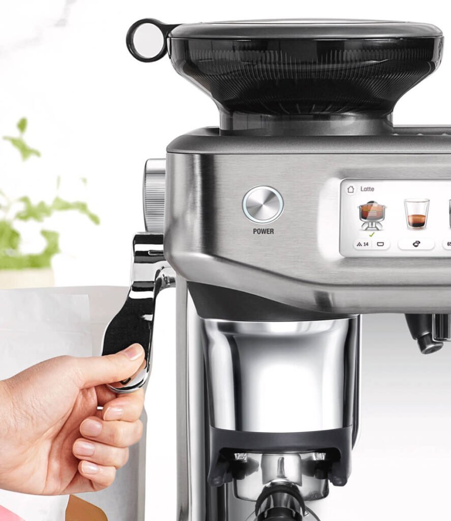 7b48e93c-sage-barista-touch-impress-vista-detalle-palanca-prensado-887x1024