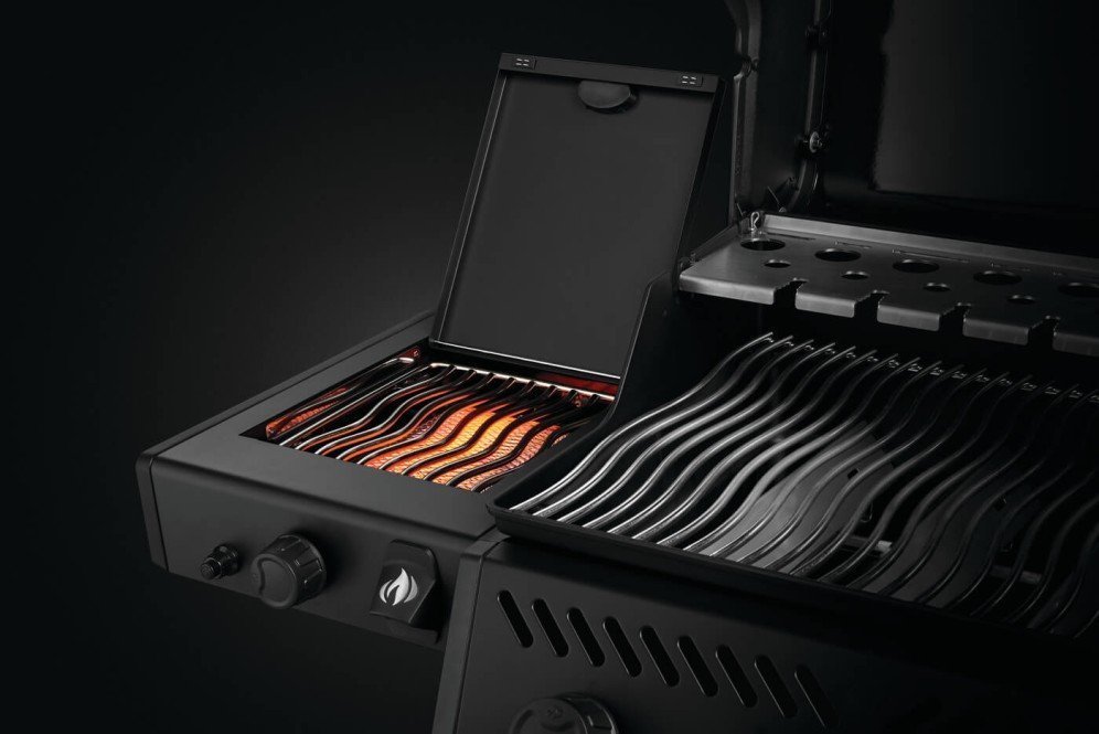 F425DSIBPK-DE-PHM-Web-Gallery-09-Phantom-Freestyle-F425DSIBPK-PHM-Detail-Side-Burner-On