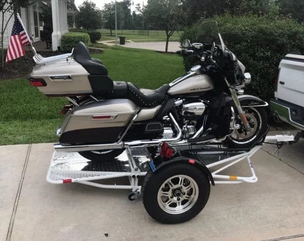 White_Single_Ride_Up_Trailer_with_Harley_1800x1800-600x475-2-1.jpg