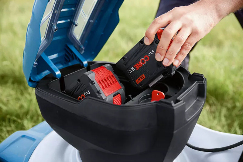 o436442v117_GRA_18V2-46_Application_Batteries_Close_up0299_T8