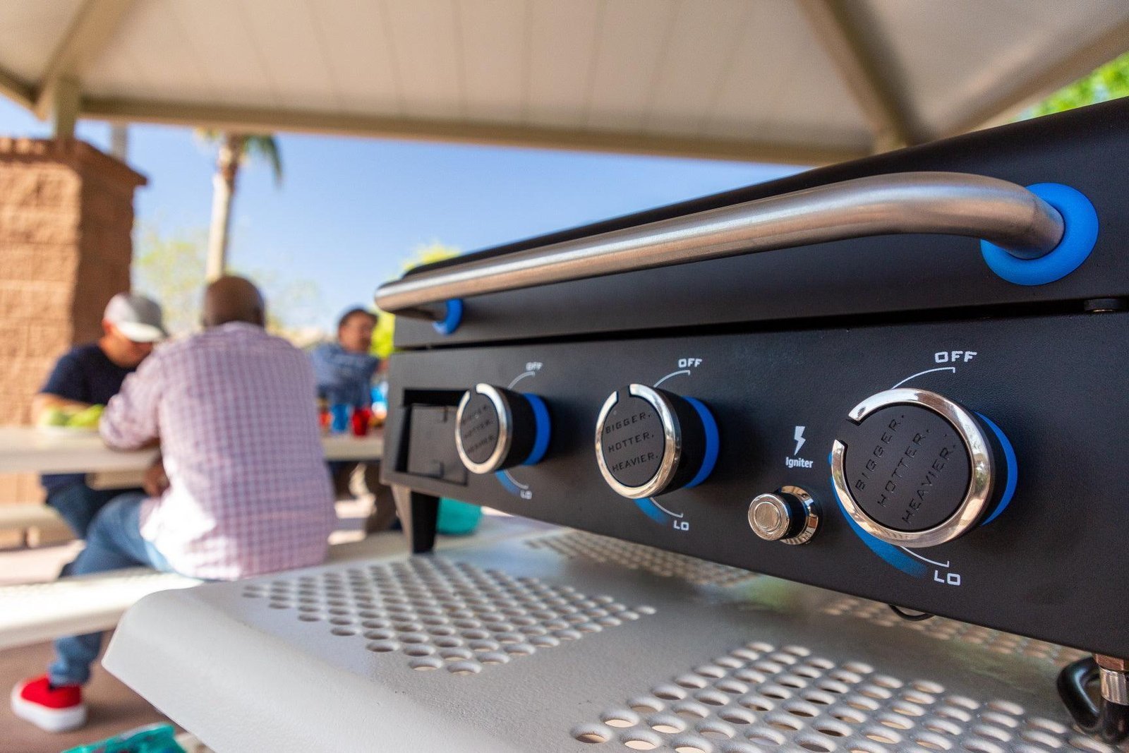 pit-boss-3-burner-ultimate-plancha-griddle-with-cover-bbq-land-10_a27caaf7-e9f2-4ee9-a9b2-430e17527c66.jpg